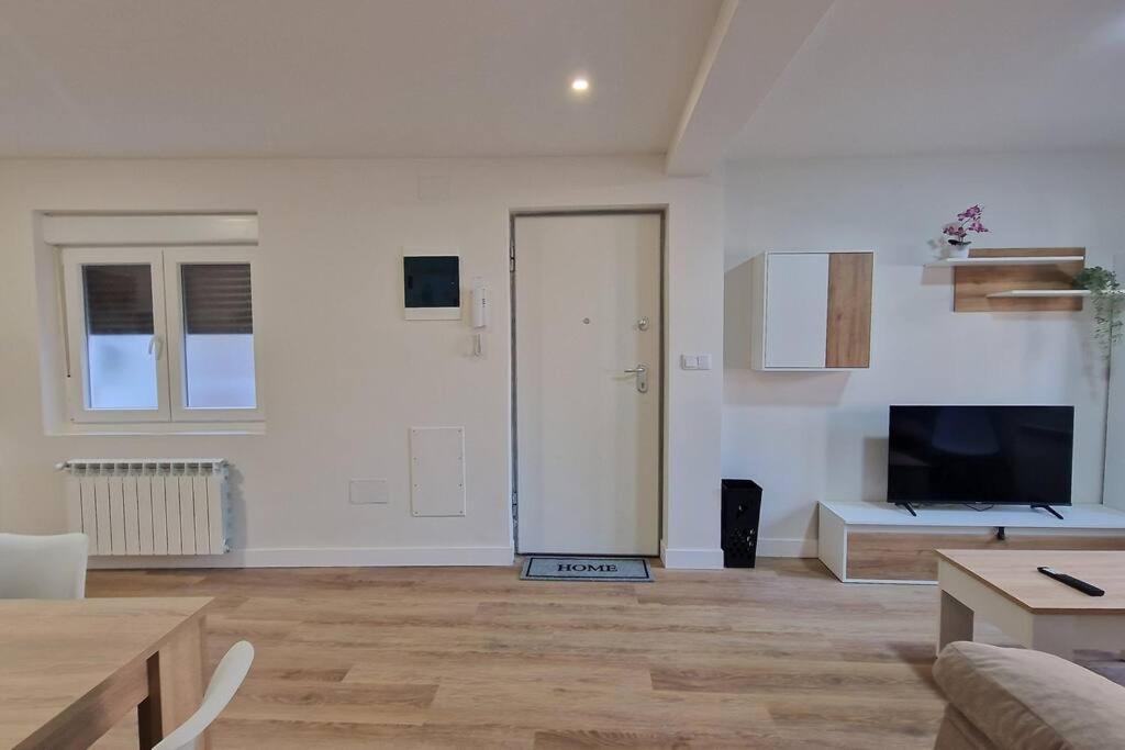 Apartamento Aires De Tineo Oviedo Bagian luar foto